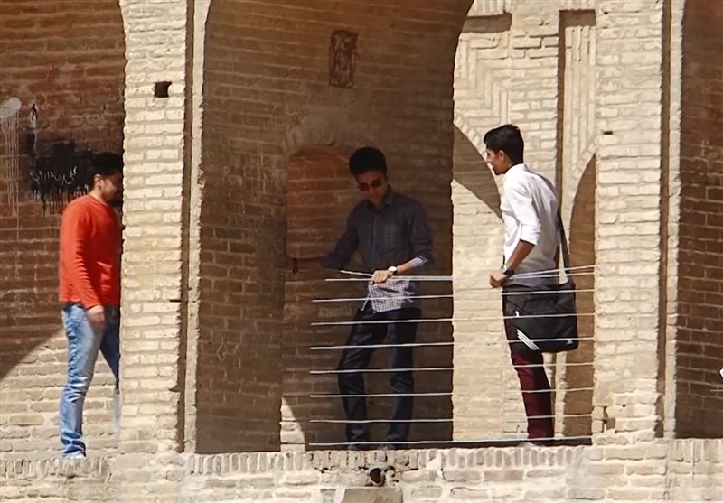 اصفهان| سی‌وسه پل بی‌دفاع در مقابل حفاظ‌های کابلی