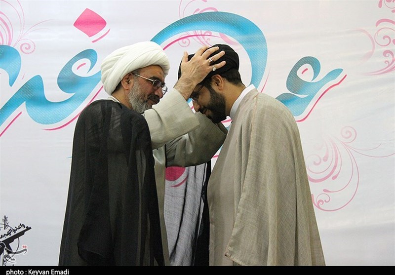 برگزاری مراسم عمامه‌گذاری طلاب بوشهری به روایت تصویر