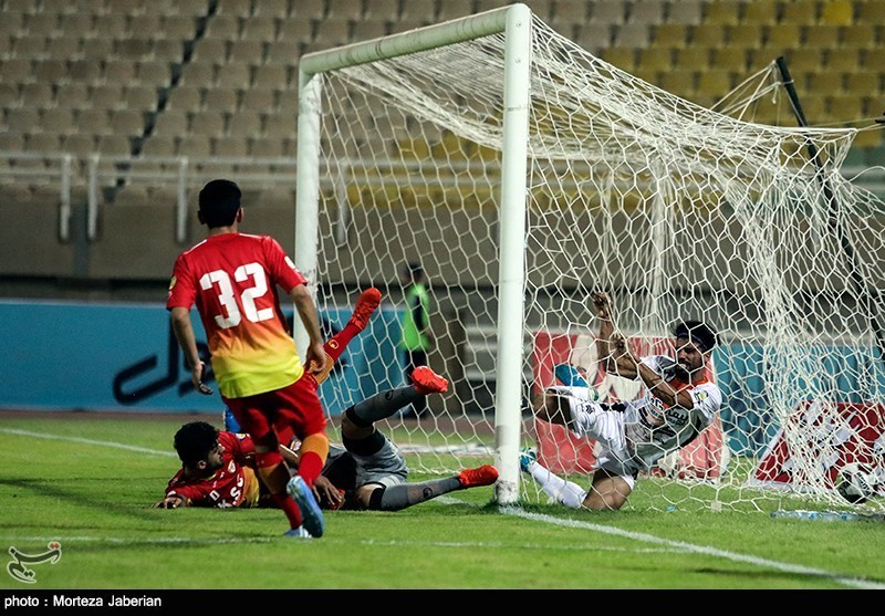 جام حذفی فوتبال| پیروزی فولاد خوزستان برابر مس شهر بابک در نیمه اول