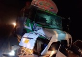 سیہون کے قریب وین اور ٹرک میں تصادم سے 8 افراد جاں بحق، 2 زخمی