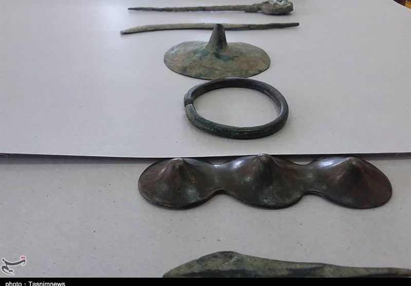اشیای تاریخی هزاره اول قبل از میلاد از قاچاقچی عتیقه در اردبیل کشف شد