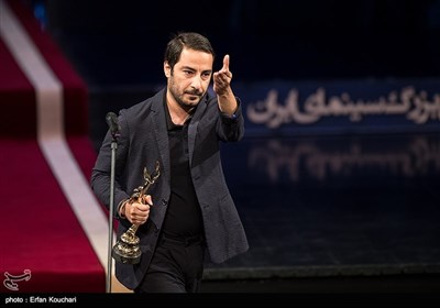 جایزه بهترین نقش مکمل مرد برای بازی در فیلم «بدون تاریخ، بدون امضاء» به نوید محمدزاده تعلق گرفت.
