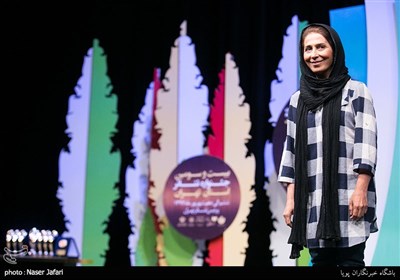تجلیل از مریم کاظمی در اختتامیه بیست و سومین جشنواره تئاتر استان تهران 