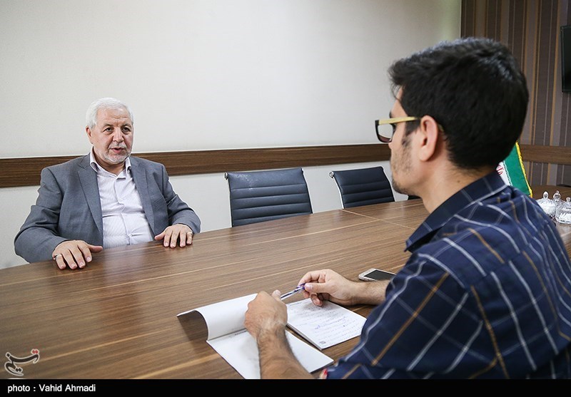 گفتگو|عضو حزب کارگزاران: نوبخت دستورات روحانی را اجرا نمی‌کند/ لاریجانی استعداد جذب رای ندارد