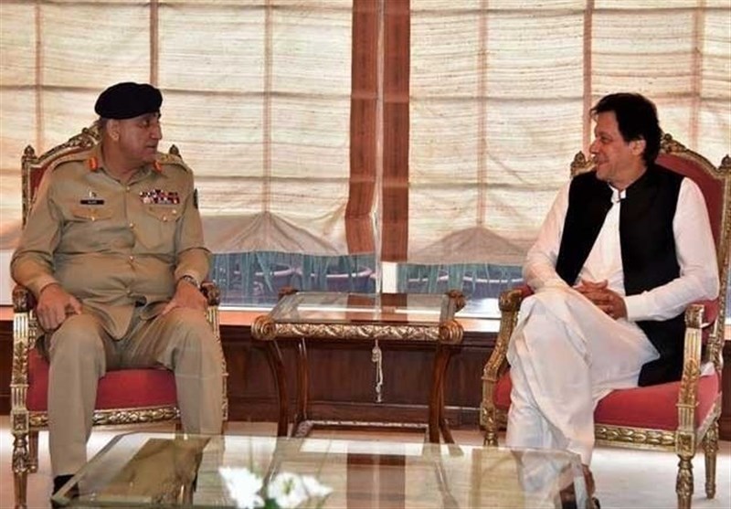 پاک فوج کے سربراہ کی وزیراعظم سے ملاقات، ملکی سیکیورٹی صورت حال پر تبادلہ خیال