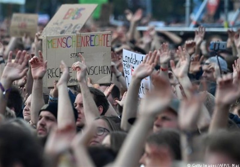 برگزاری کنسرتی بزرگ در کمنیتس آلمان در مخالفت با بیگانه ستیزی