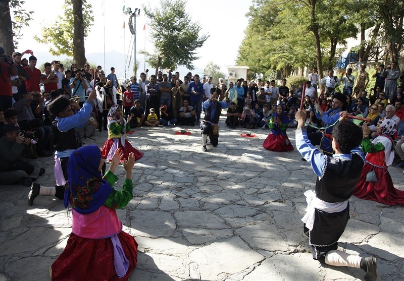 نمایش‌های سومین روز از جشنواره تئاتر خیابانی مریوان به روایت تصویر