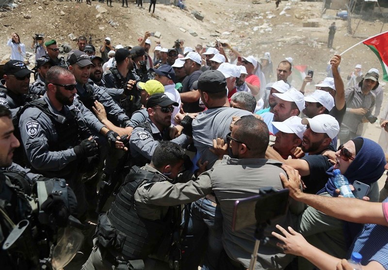 فلسطین| تحصن ساکنان الخان الاحمر برای جلوگیری از تخریب آن توسط صهیونیست‌ها