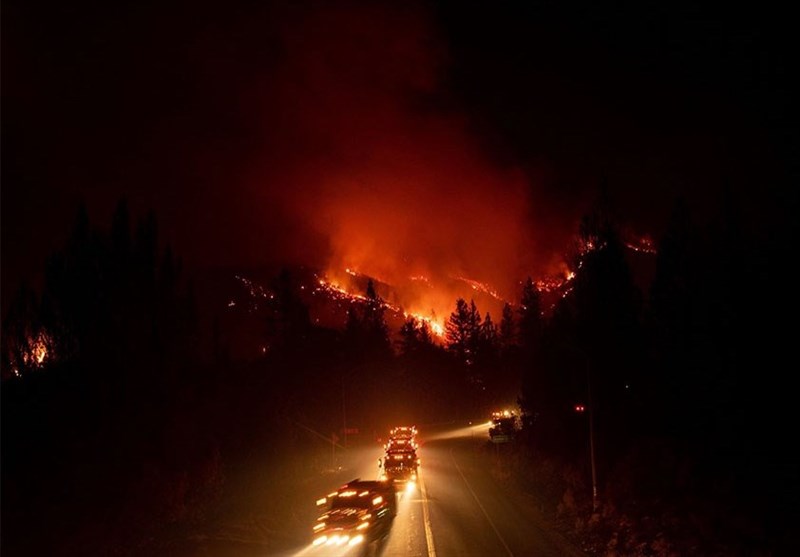 آتش‌سوزی کالیفرنیا، جاده‌های بین‌ایالتی را مسدود کرد