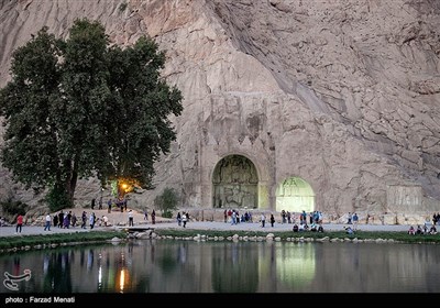 مسافران تابستانی در محوطه تاریخی طاقبستان