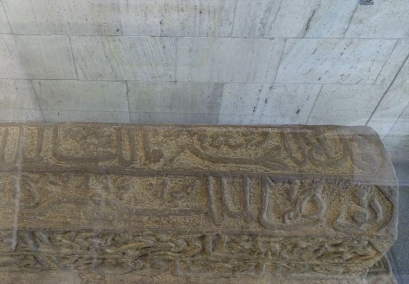 سنگ قبر هزار ساله رفیق گرمابه‌وگلستان شیخ‌الرئیس با حکمتی برای محیط زیست ایران + تصاویر