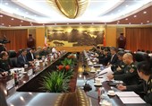 امیر حاتمی در دیدار وزیر دفاع چین: ایران از هیچ تلاشی برای برقراری ثبات و امنیت در منطقه دریغ نمی‌کند