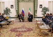 روحانی در دیدار پوتین: همکاری سه جانبه ایران، روسیه و ترکیه الگوی خوبی برای حل و فصل مشکلات و معضلات منطقه ای است