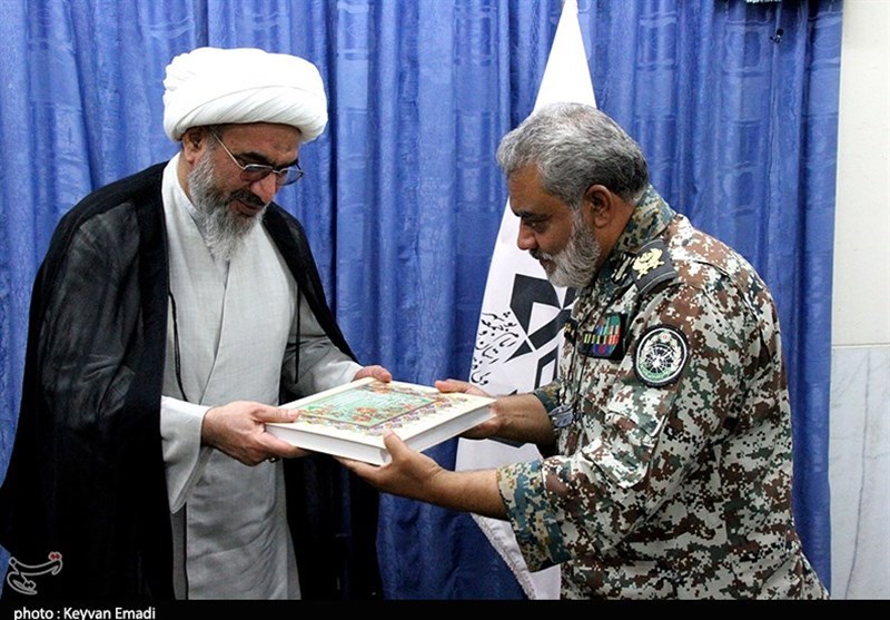 تقدیر فرمانده قرارگاه پدافند هوایی از امام جمعه بوشهر‌