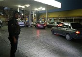 حضور پرسنل انتظامی در پمپ های بنزین زاهدان