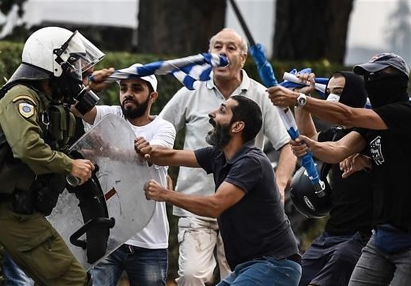 15 Police Injured in Greece’s Rally against Macedonia Name Deal (+Video)