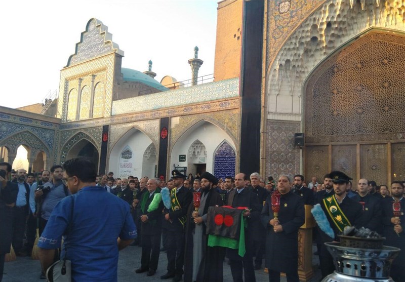 ‌پرچم گنبد حرم مطهر امام حسین(ع) بر فراز بارگاه منور حضرت عبدالعظیم(ع) به اهتزاز درآمد+فیلم