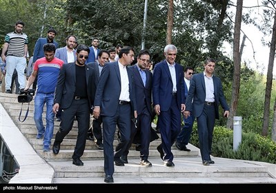 محمد علی افشانی شهردار تهران در آیین اهتزاز پرچم 1000 متری یاحسین(ع) برفراز مرتفع ترین برج پرچم خاورمیانه