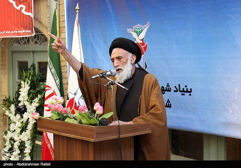 عضو مجلس خبرگان رهبری: استکبار جهانی از توطئه علیه ایران دست‌بردار نیست/ راه نجات استقامت است