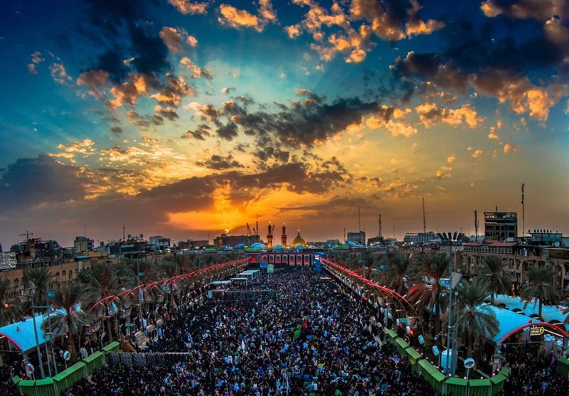 Mourners Renew Flag of Imam Hussein's (AS) Shrine on First Night of