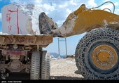 انتقال سنگ خام از تکاب به سایر استانها مانع از اشتغالزایی در منطقه میشود