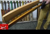 کارخانے میں کرکٹ سمیت مختلف کھیلوں کے سامان تیار کرنے کے مراحل