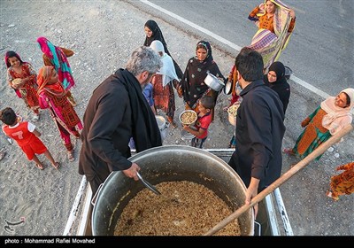 تهیه و توزیع غذای نذری در مناطق محروم جنوب استان کرمان