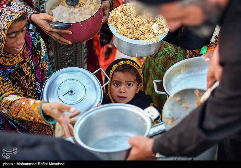 مشهد|روزانه 1000 پرس غذای متبرک در میان سیل‌زدگان شهرستان کلات توزیع می‌شود