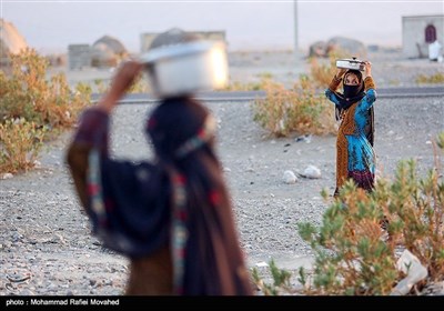 صوبہ کرمان کے محروم علاقوں میں لنگر، نذر و نیاز کی تقسیم کے مناظر