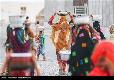 صوبہ کرمان کے محروم علاقوں میں لنگر، نذر و نیاز کی تقسیم کے مناظر