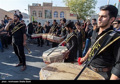 حرکت نمادین ورود کاروان امام حسین (ع) به کربلا و اجرای تعزیه- یزد