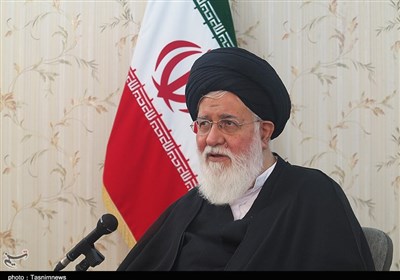 انتقاد آیتالله علمالهدی از متولیان ارتباطات؛ چرا از استعدادهای فناوری داخلی حمایت نمیکنید؟