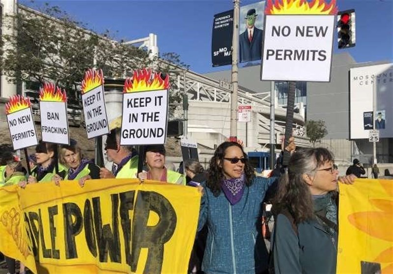 Climate Change Protesters Demand Ending Extraction of Fossil Fuel in California