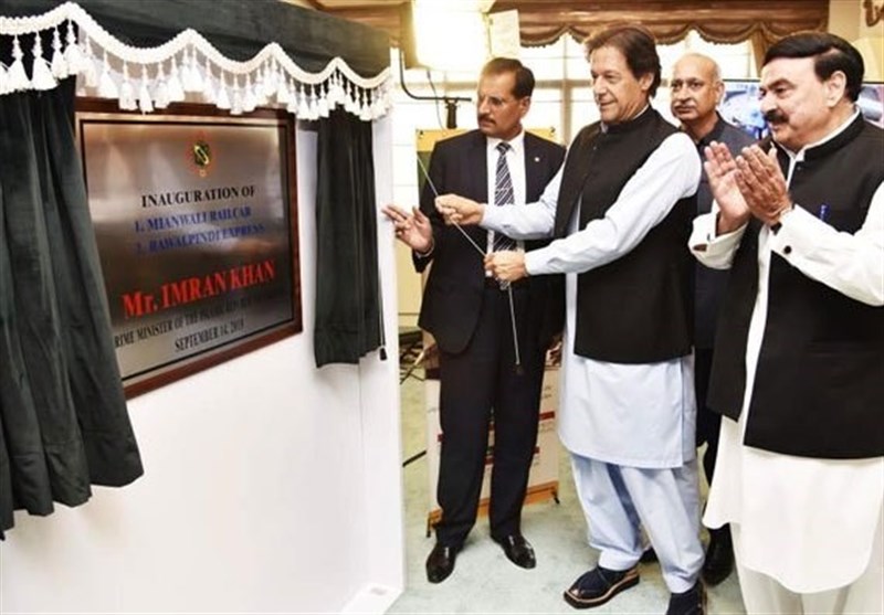 تاکید عمران خان بر گسترش شبکه ریلی پاکستان همزمان با افتتاح راه آهن میانوالی