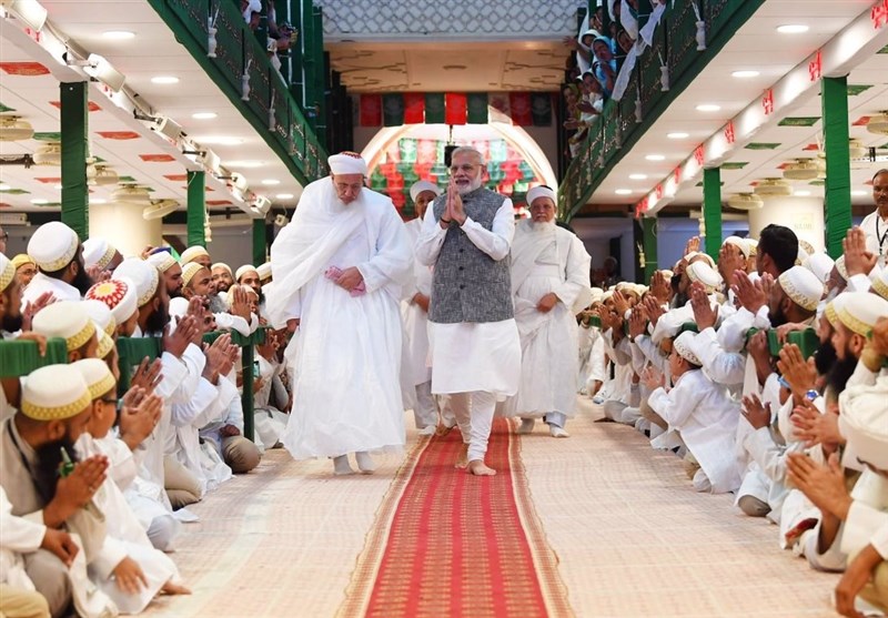 Indian PM Attends Mourning Ceremony for Imam Hossein (AS) in Indore (+Video)