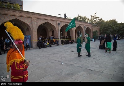 اجرای شبیه خوانی و پرده خوانی عاشورایی در محوطه تاریخی مسجد کبود تبریز