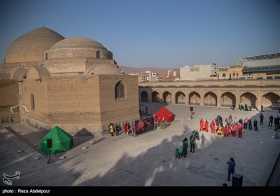 اجرای شبیه خوانی و پرده خوانی عاشورایی در محوطه تاریخی مسجد کبود تبریز