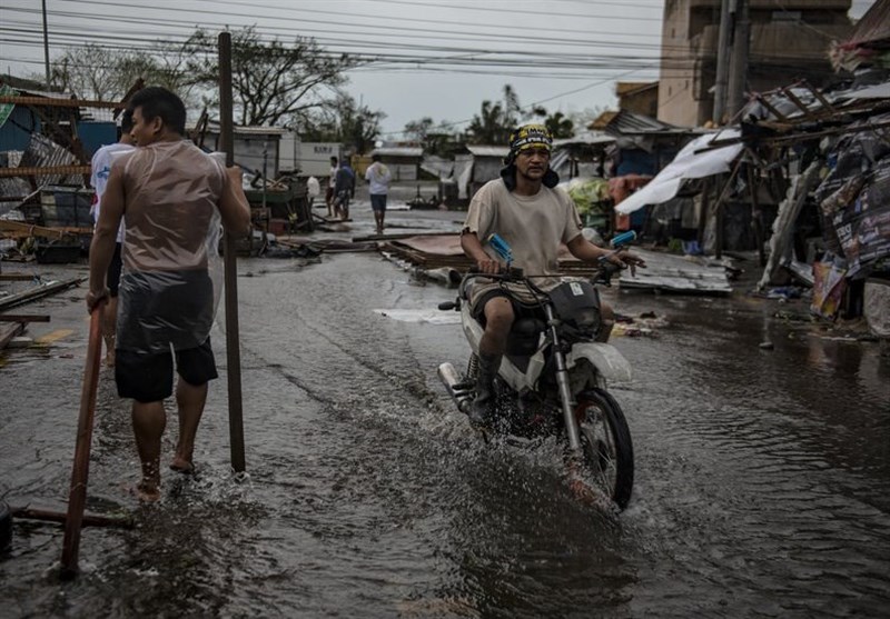فرار 100 هزار نفر در فیلیپین از ترس توفان &quot;منگهوت&quot;+تصاویر