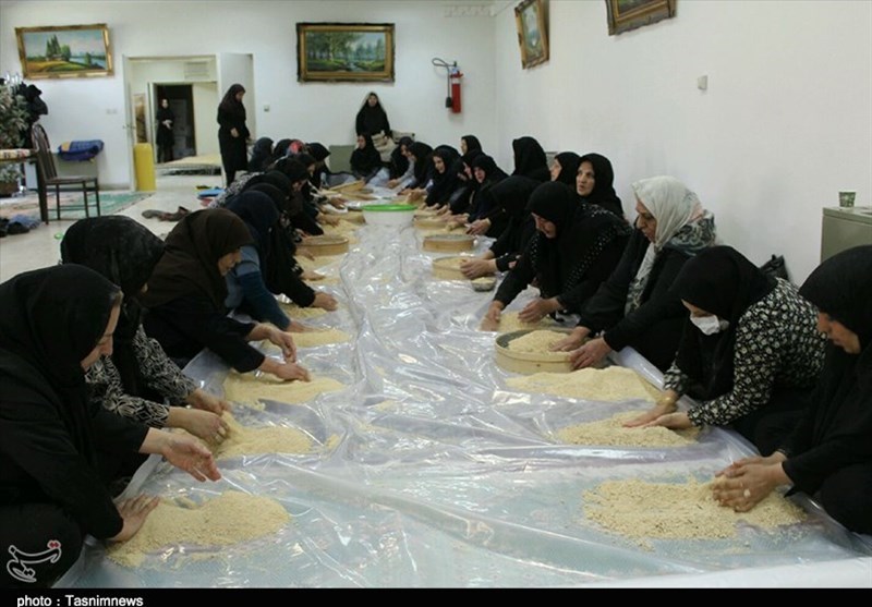 پخت 1300 کیلوگرم حلوا در حسینیه اعظم زنجان به روایت تصویر