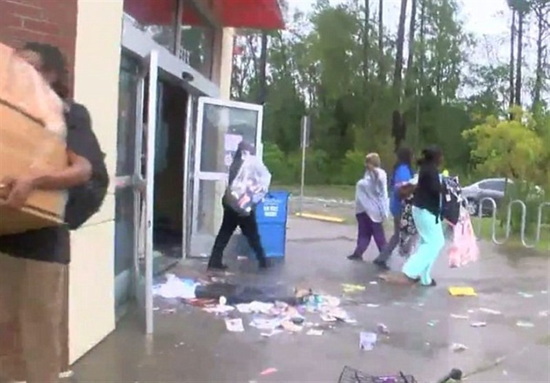 Police Arrest 5 for Looting Store in North Carolina Following Hurricane Florence (+Video)