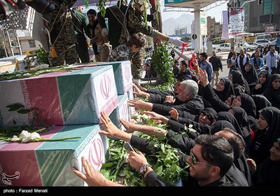 مراسم تشییع پیکر 9 شهید گمنام دوران دفاع مقدس در کرمانشاه 