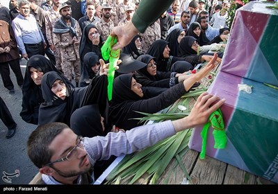 مراسم تشییع پیکر 9 شهید گمنام دوران دفاع مقدس در کرمانشاه