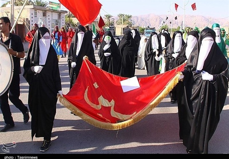 استقبال مردم فارس از محرم؛ اجرای مراسم پرچم سرخ حسینی در داراب