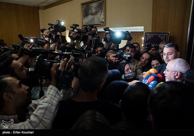 محمد جواد ظریف وزیر امور خارجه در جمع خبرنگاران