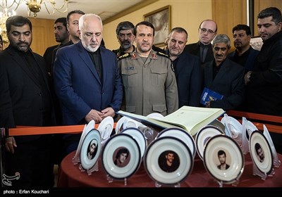 محمد جواد ظریف وزیر امور خارجه و سردار بهمن کارگر رئیس حفظ آثار و ارزش‌های دفاع مقدس 