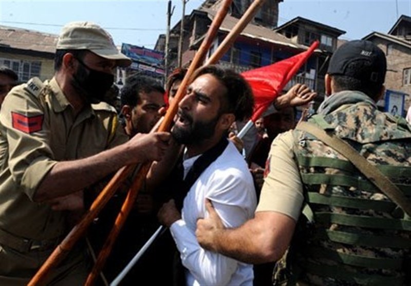 Indian Police Use Force to Foil Muharram Procession in Kashmir Capital (+Video)