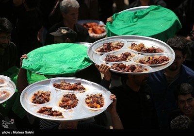 آیین سنتی توزیع نذری در روستای اراضی اصفهان 