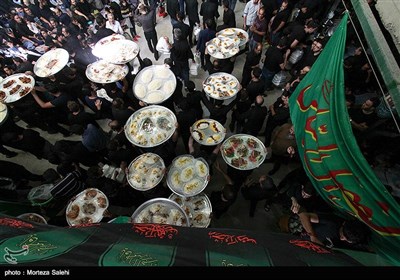 آیین سنتی توزیع نذری در روستای اراضی اصفهان