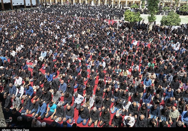 اقامه عزای حسینی در شیراز؛ نماز ظهر عاشورا در حرم مطهر شاهچراغ(ع) برپا شد