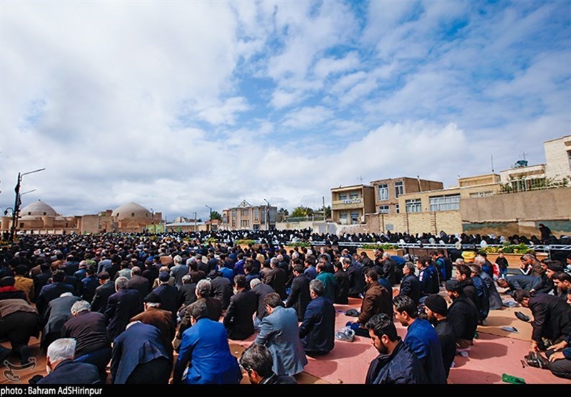 اقامه نماز ظهر عاشورا در اردبیل به روایت تصویر